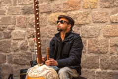 Barcelona - Musiker mit Zupfinstrument